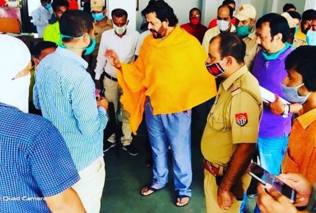 MP Ravi Kishan listened to public problems at his residence Gorakhpur