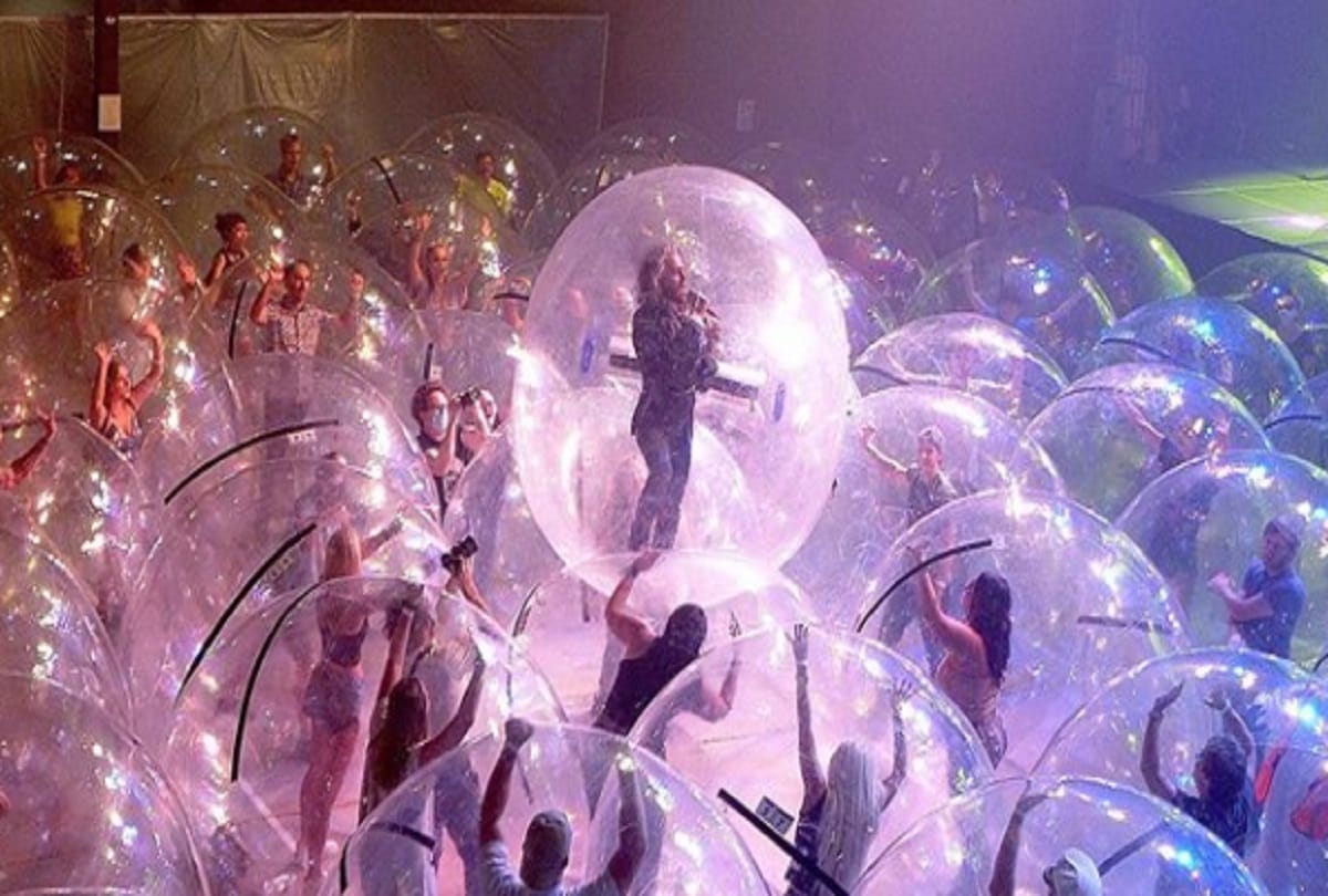 The Flaming Lips performed a music concert with the band and fans encased in plastic bubbles during coronavirus