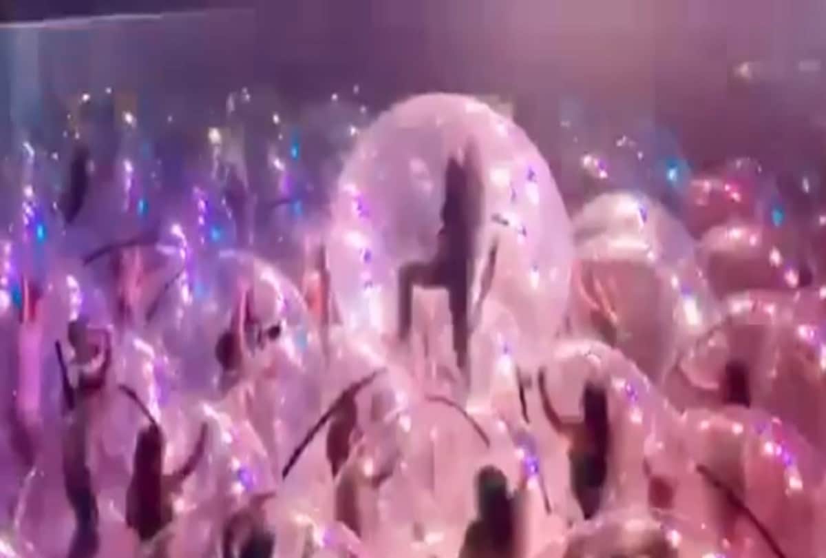 The Flaming Lips performed a music concert with the band and fans encased in plastic bubbles during coronavirus