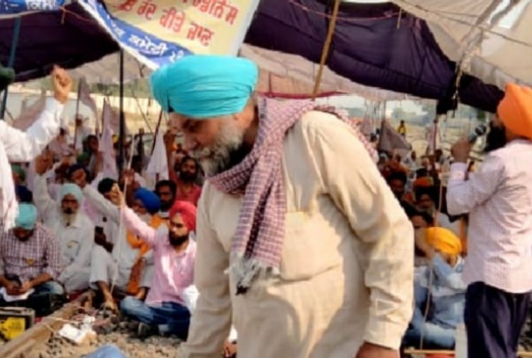 Farm Laws: Farmers vacate the rail track in Ferozepur of Punjab
