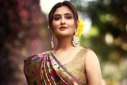 diwali look 2020 try matching jewellery with outfit patterns like b town diva