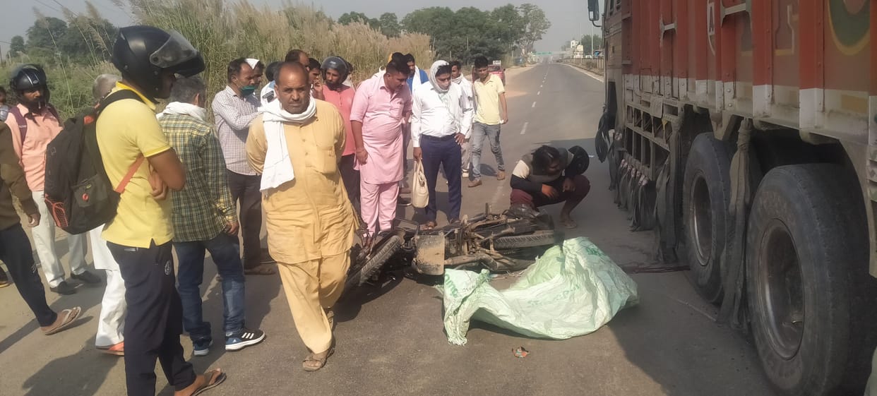 Truck driver collides with bike, woman dies