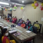 मिशन शक्ति के कार्यक्रम में महिलाएं और अधिकारी