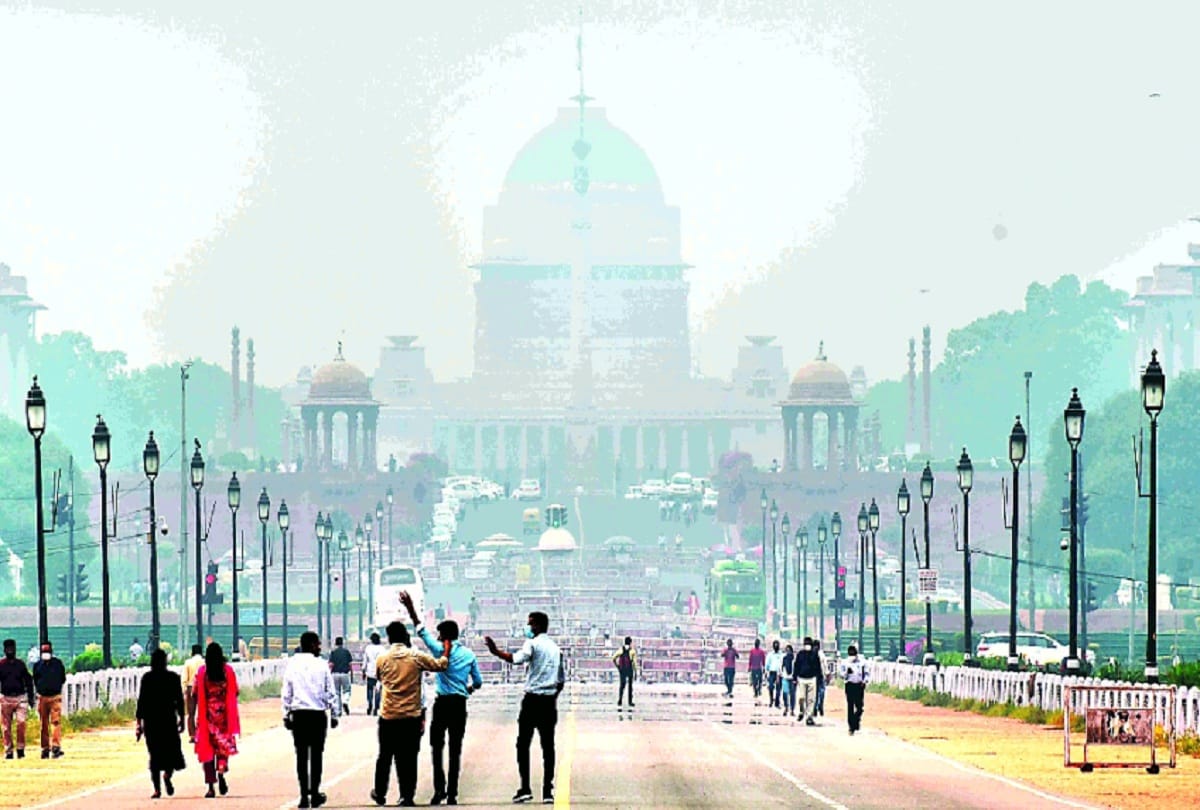 The second most polluted city in the country, Greater Noida, Delhi has 306 air quality.