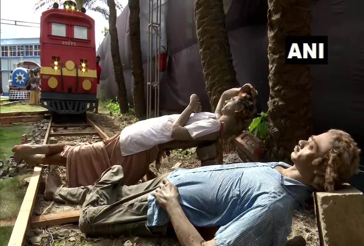 Kolkata Durga Puja 2020 News: West bengal corona virus lockdown effects show in durga puja pandal at kolkata pictures goes viral sonu sood statue
