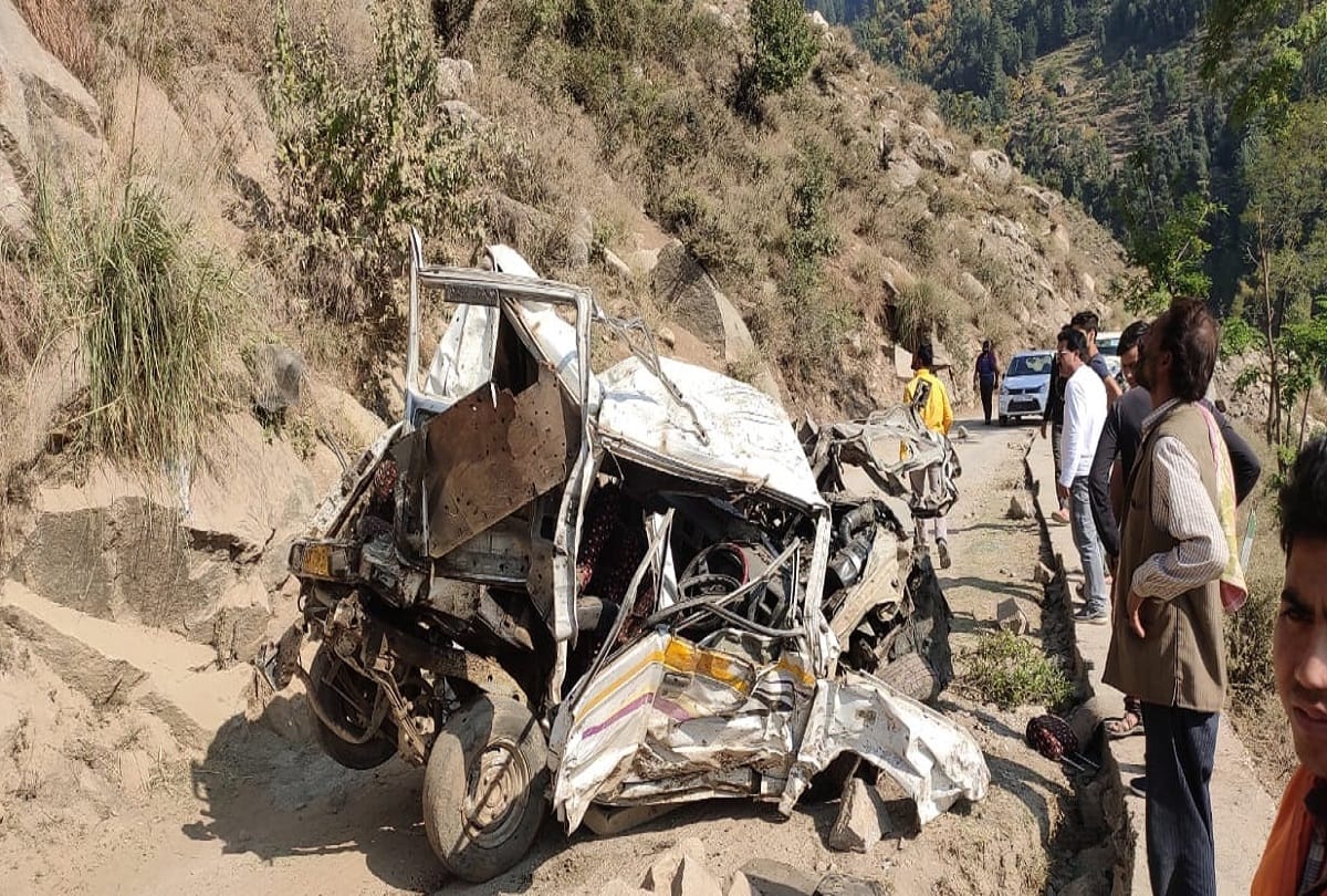 Sumo falls 400 feet down hill in Doda three dead eight injured