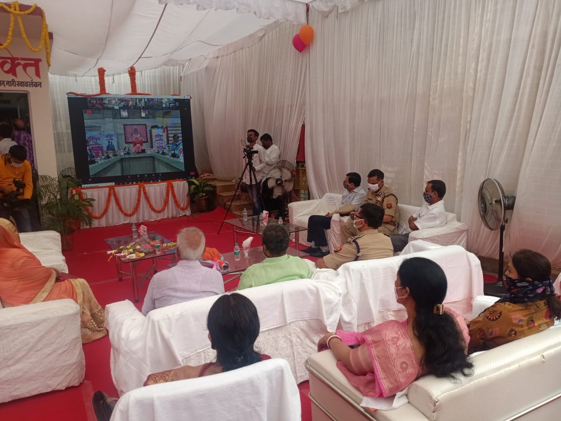 Inauguration program of women helpdesk started in Chowk station of Varanasi