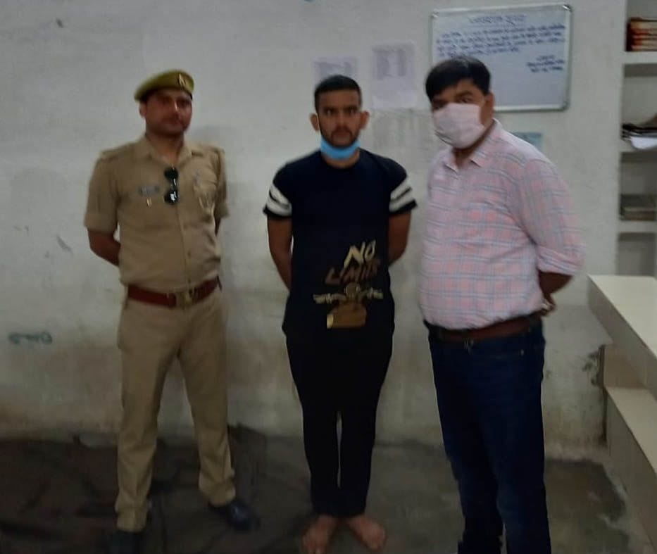 Snatching passengers from the train caught
