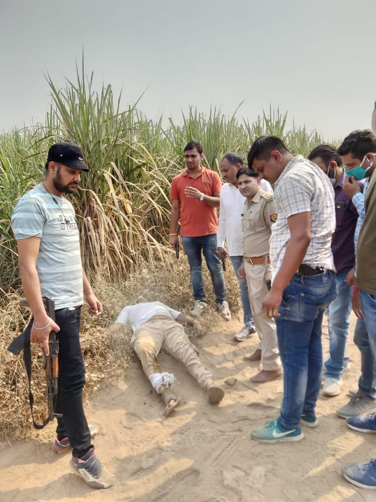 25 thousand prize smuggler injured by police shot