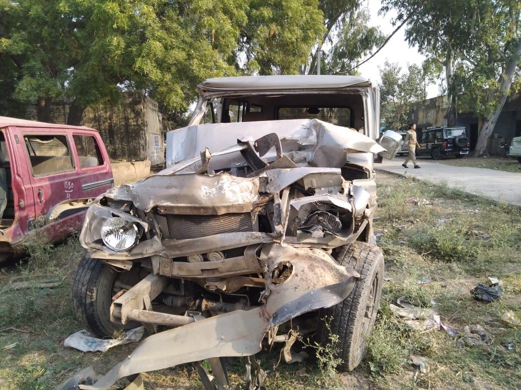 Bullero collided with dumper brake in Jalaun, one killed