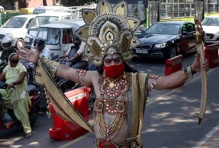 Ravana aware to people about traffic rules in Chandigarh