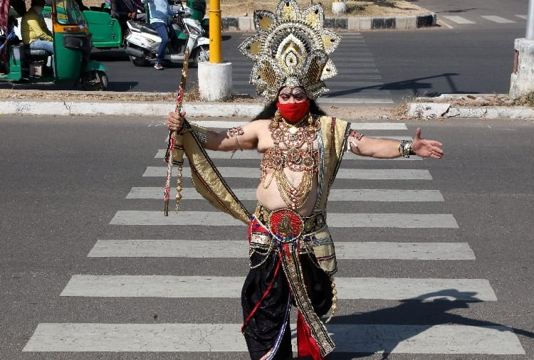 Ravana aware to people about traffic rules in Chandigarh