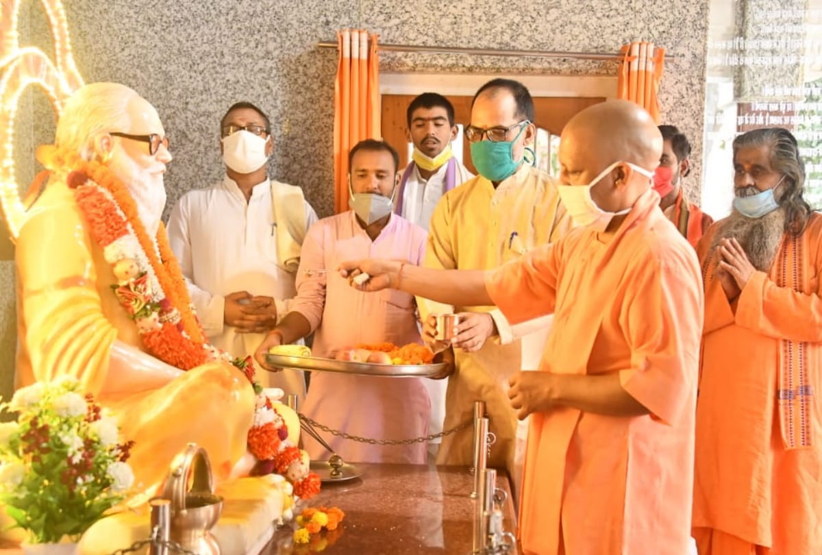CM Yogi Adityanath will visit gorakhpur today due to Mahanisha poojan and vijayadashmi