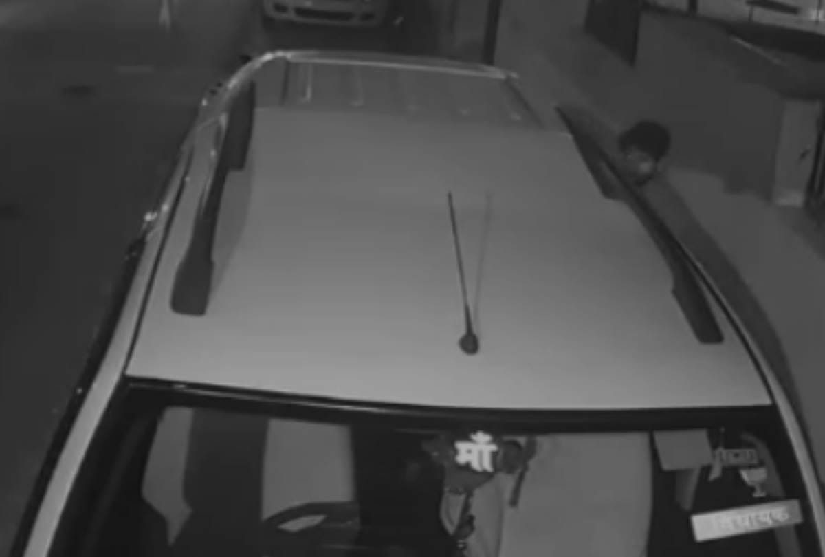 sipahis caught thief for stealing sports bike in lucknow