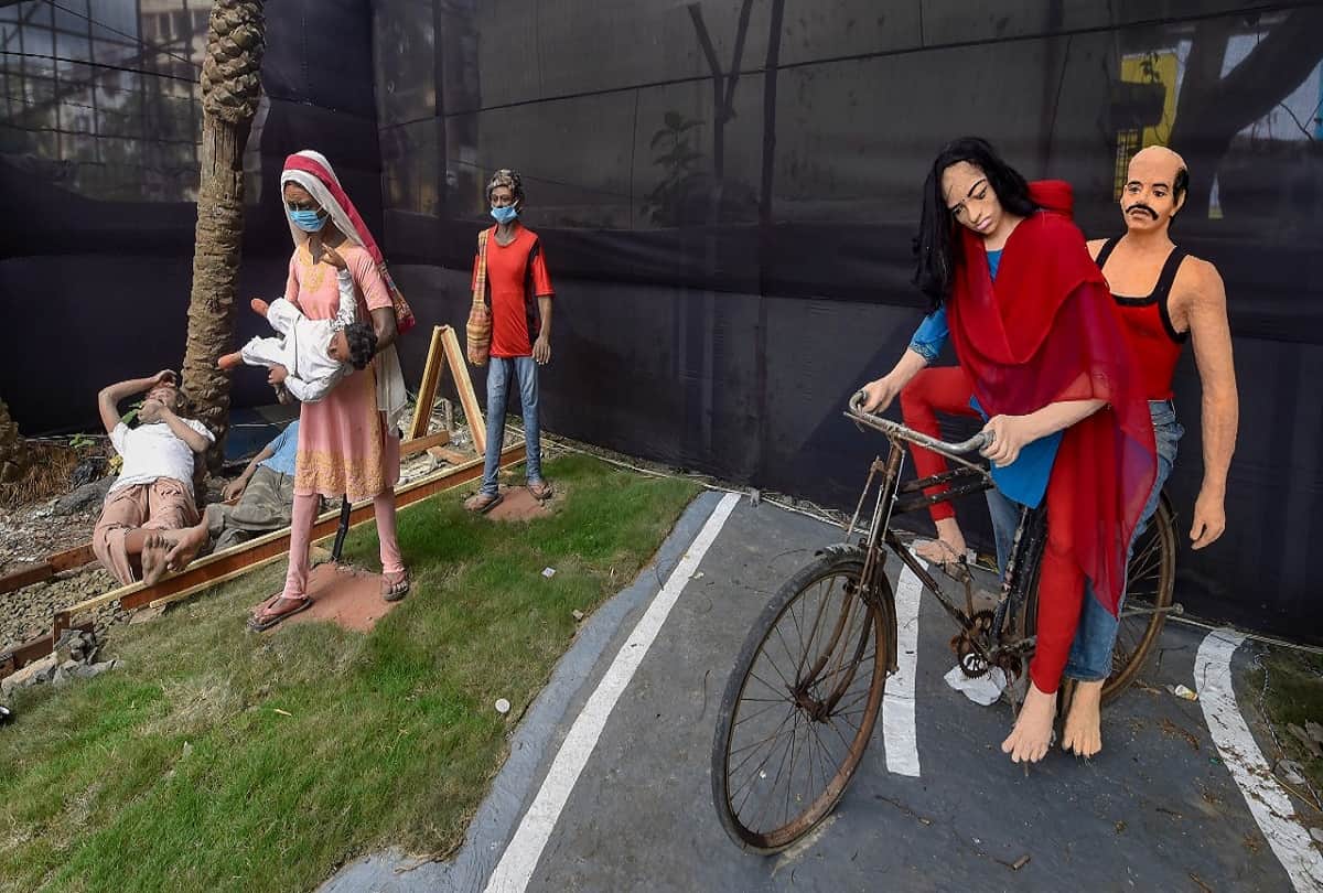 Kolkata Durga Puja 2020 News: West bengal corona virus lockdown effects show in durga puja pandal at kolkata pictures goes viral sonu sood statue