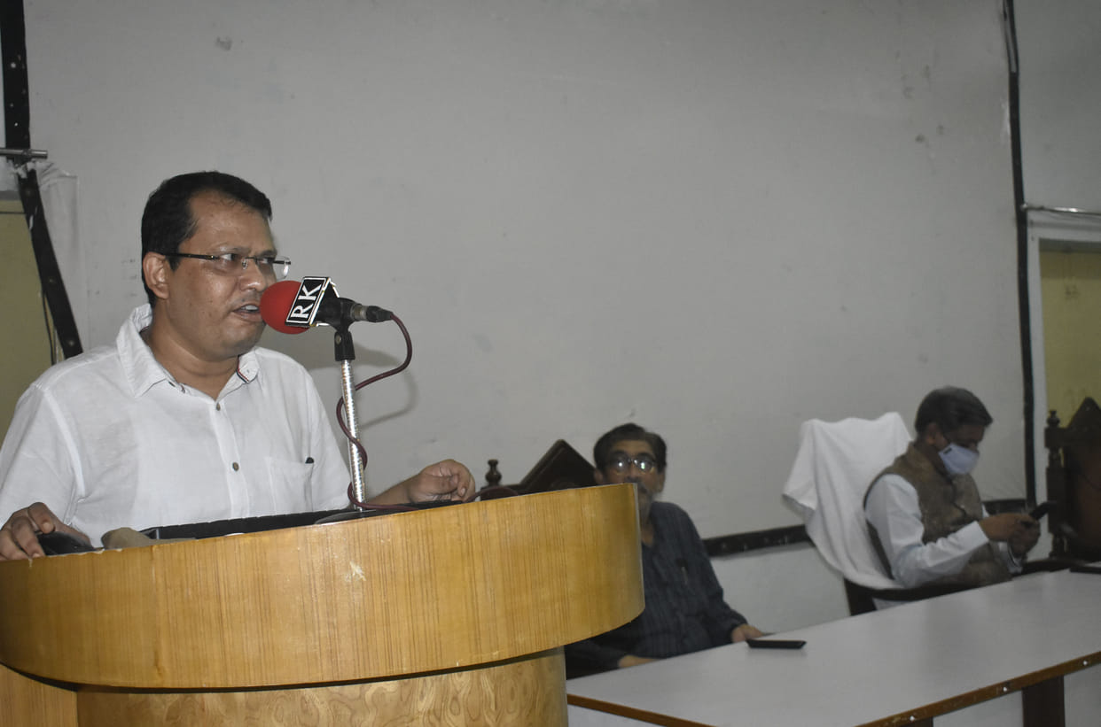 Vice Chancellor Professor Rajesh Singh said, the need to improve the infrastructure of the courses