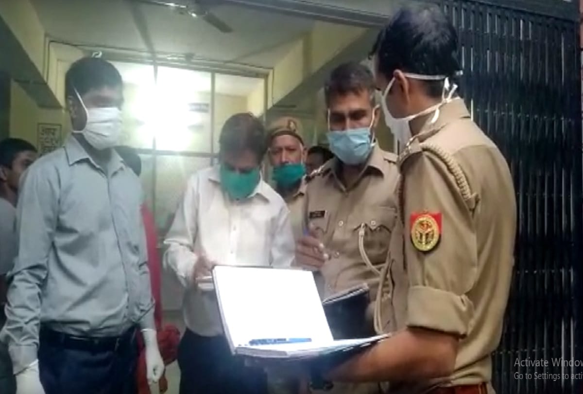 High speed truck rammed into roadside house in Aligarh two killed three injured