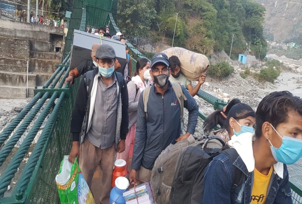 India Nepal Border Latest News Today: Nepal police Lathicharge on People crowd during Come to India, ,swing bridge Closed, Photos