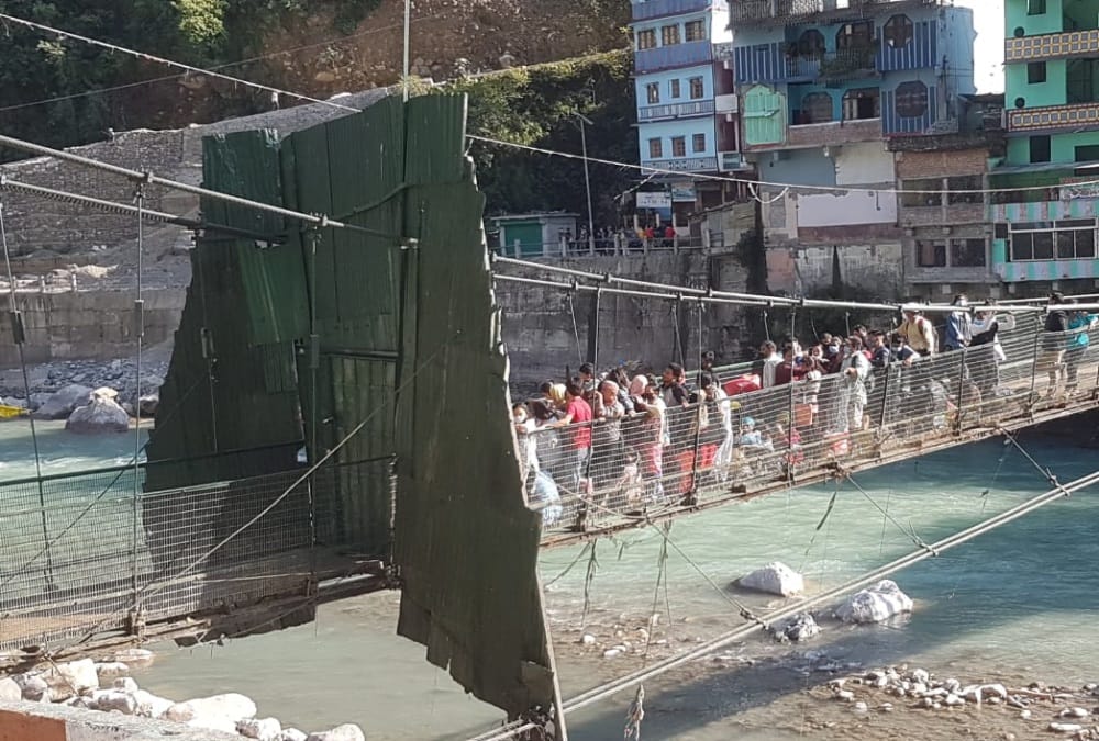 India Nepal Border Latest News Today: Nepal police Lathicharge on People crowd during Come to India, ,swing bridge Closed, Photos
