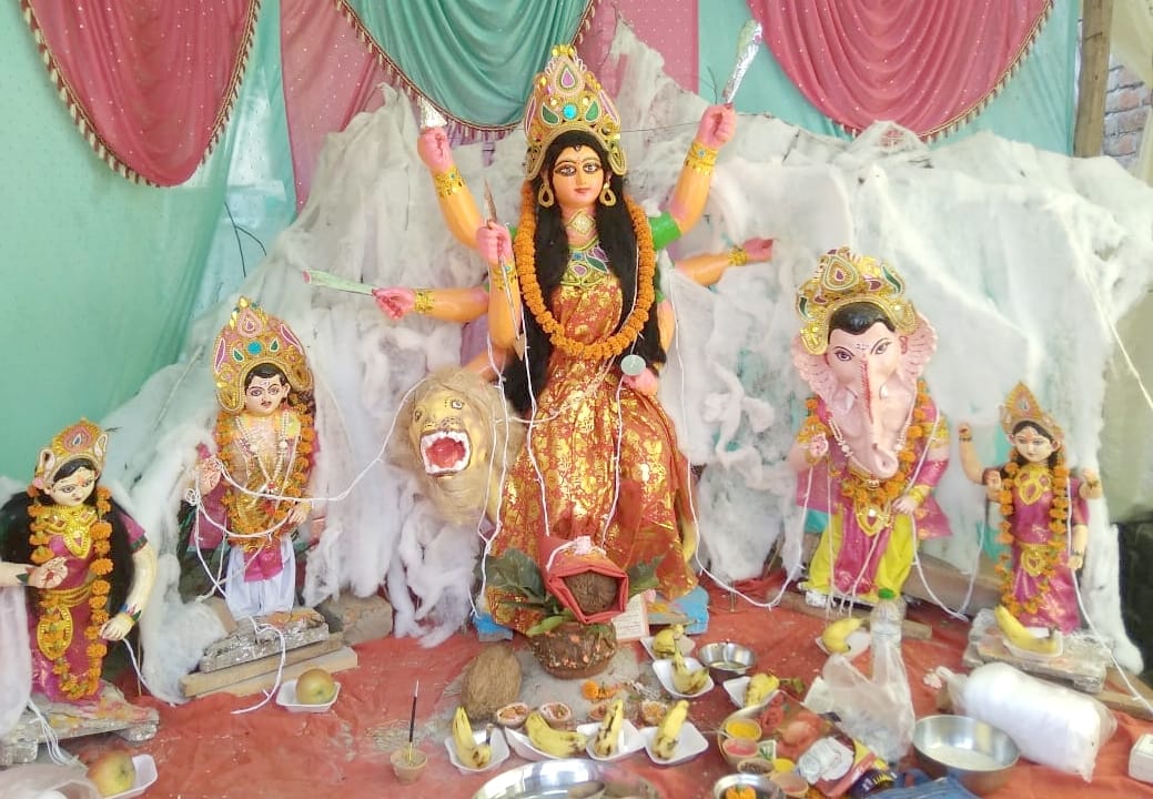 Faith over the epidemic, people in Pandals gathered to see Jagadamba