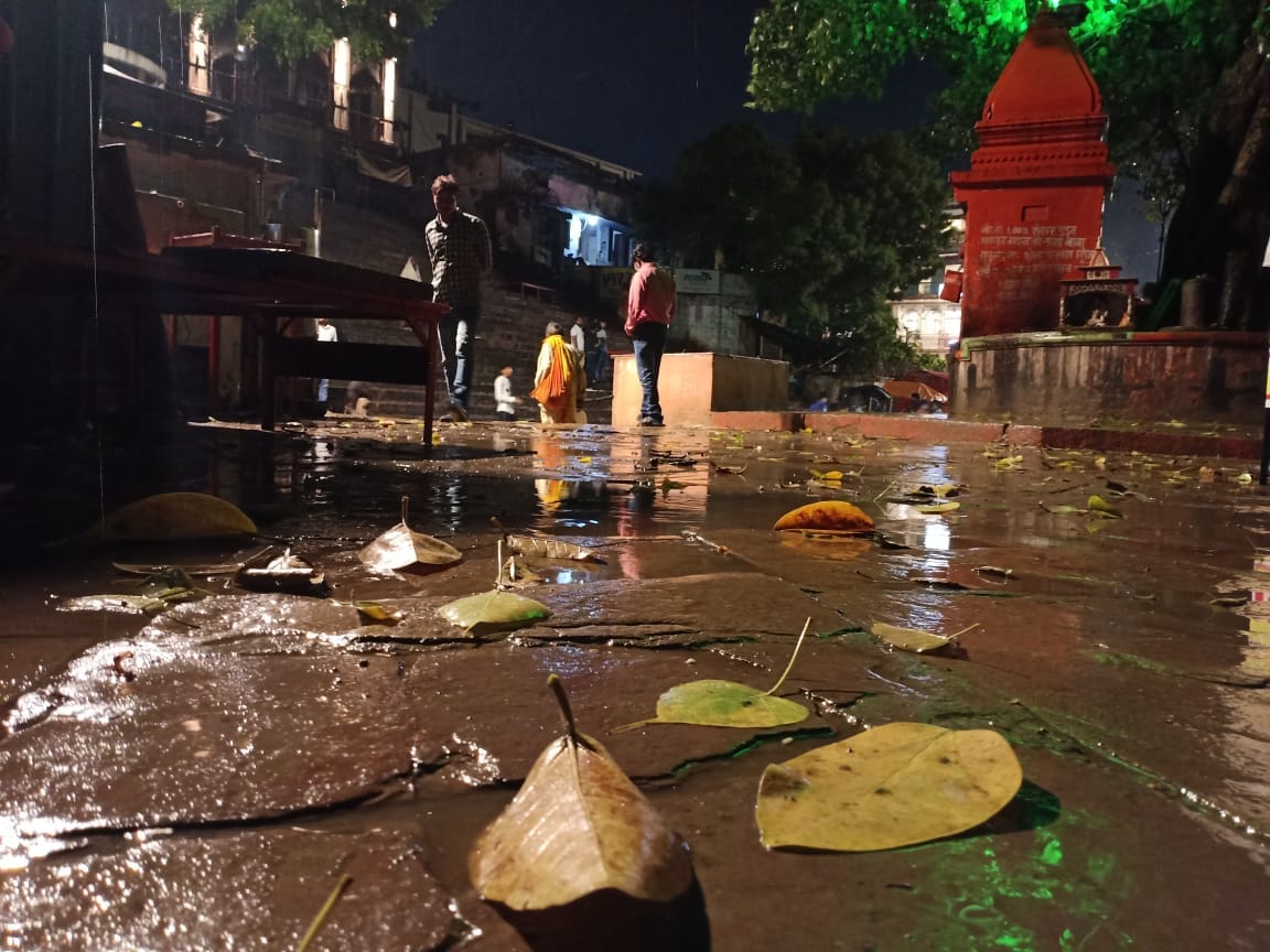 Rain in Varanasi with moist air changed the the weather
