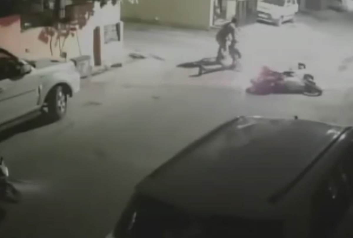 sipahis caught thief for stealing sports bike in lucknow