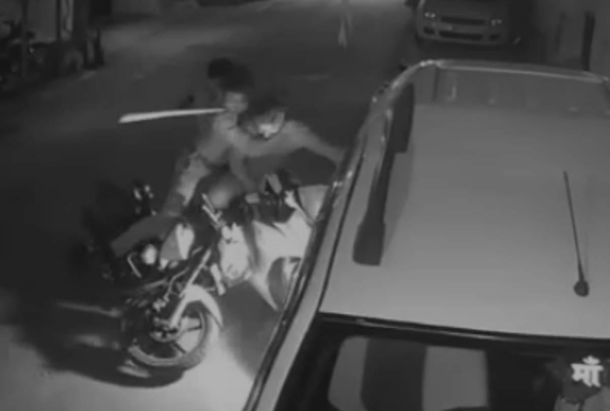 sipahis caught thief for stealing sports bike in lucknow