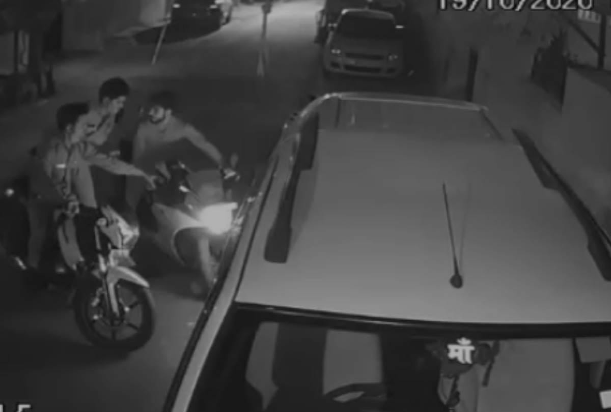 sipahis caught thief for stealing sports bike in lucknow