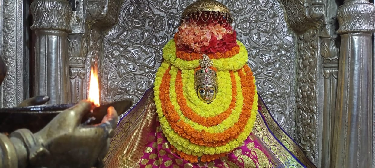 Mother Annapurneshwari gives treasures to devotees