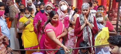 Mother Annapurneshwari gives treasures to devotees