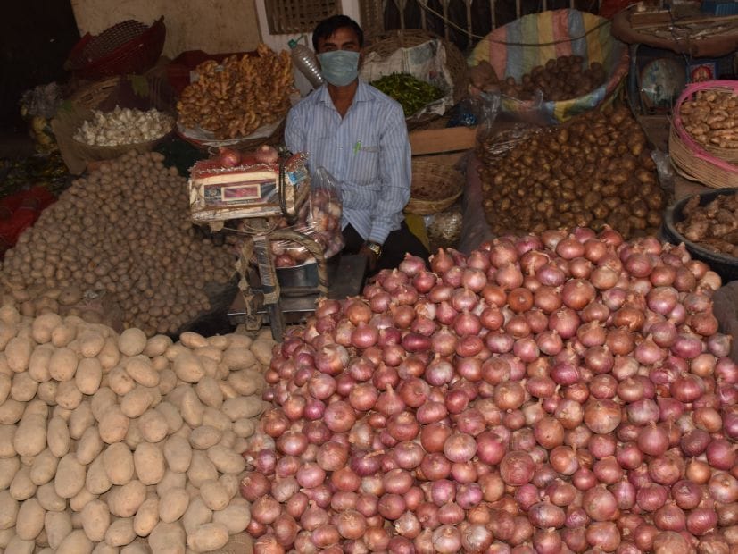 Onion sold in Navratri also from 60 to 80 rupees per kg