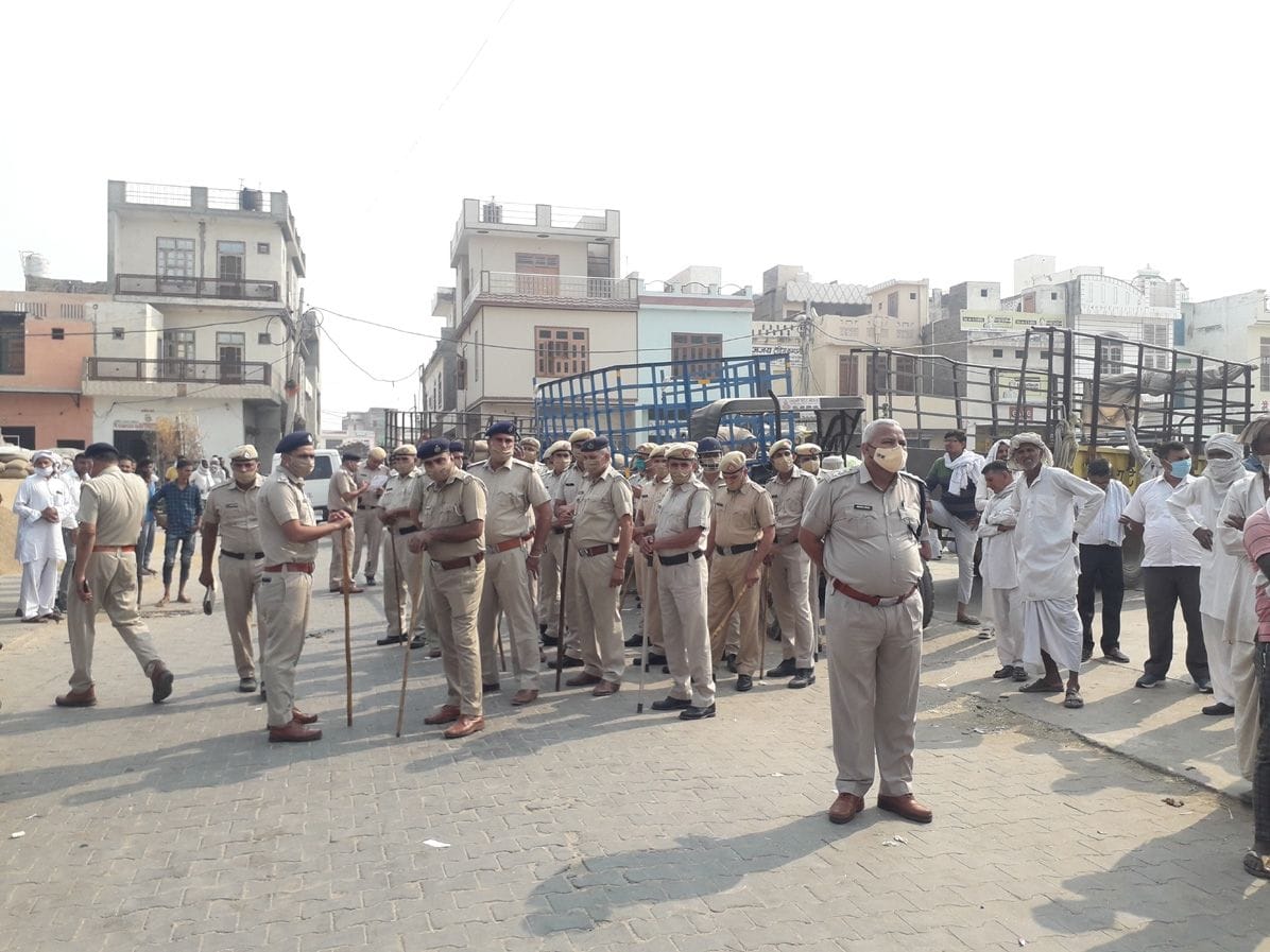 Sirsa farmers reach siege of Deputy Chief Minister, uproot the camp