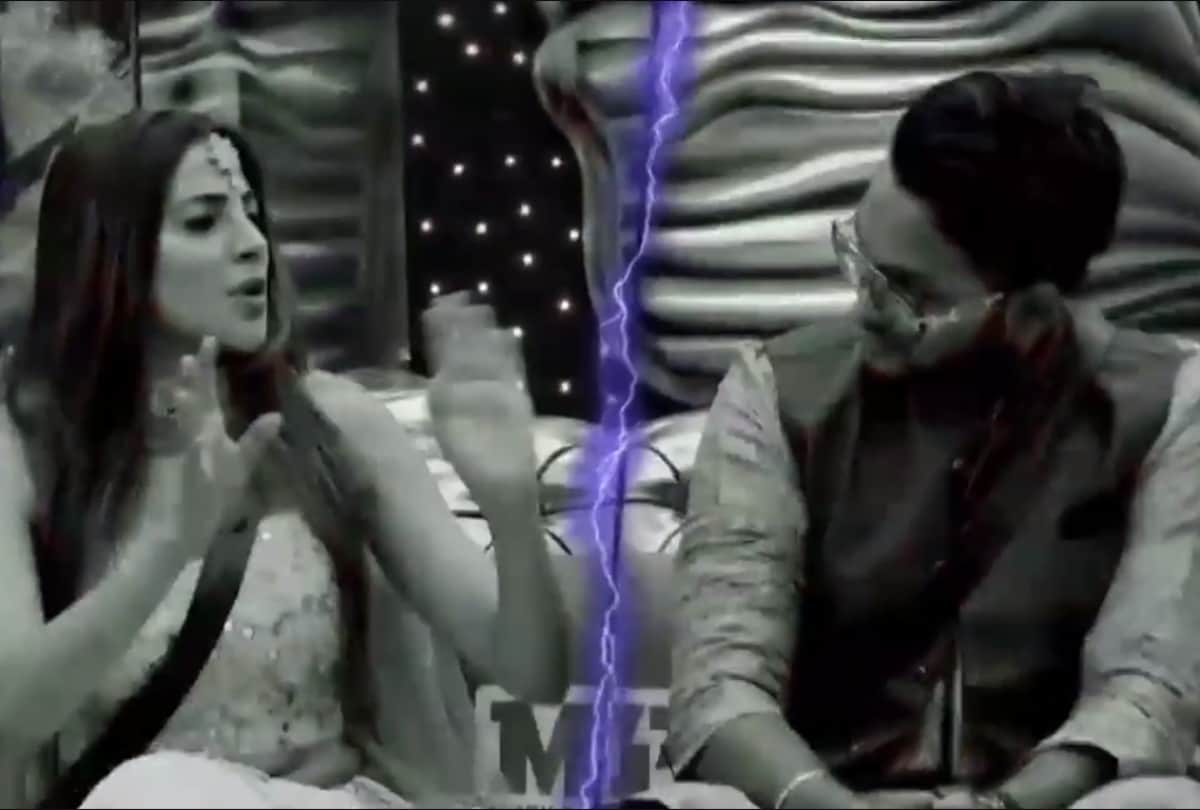 Bigg Boss 14 Nikki Tamboli angry on Jaan Kumar Sanu for kissing her without her permission