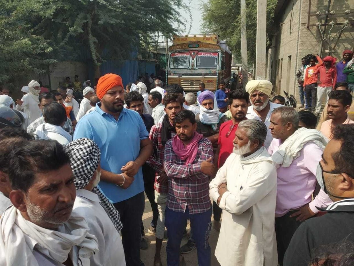 Angry villagers jammed Sirsa Road
