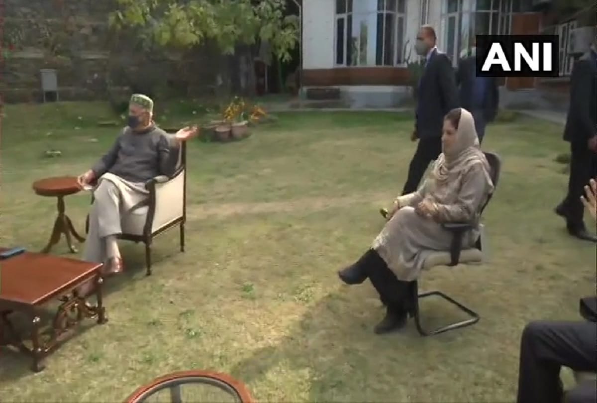 Peoples Alliance for Gupkar Declaration holds meeting in Mehbooba Muftis residence