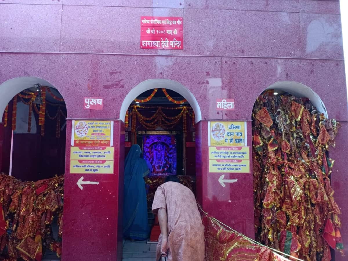 Navratri 2020 Varanasi: crowd of devotees in the court of Maa Annapurna, one or two devotees in Kamakhya Devi temple