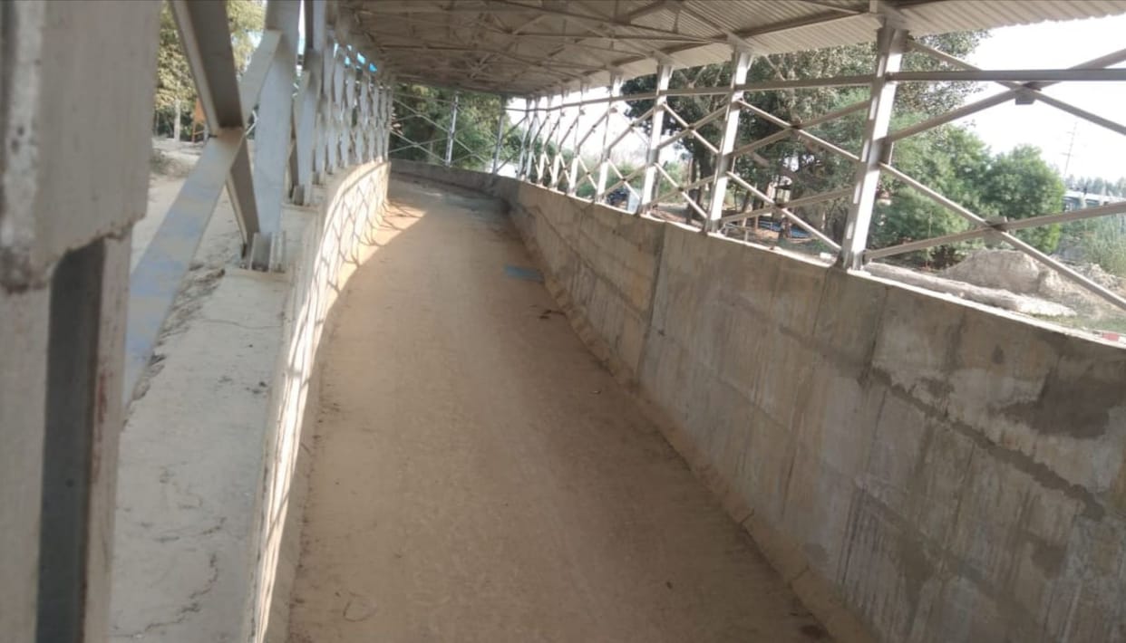 under pass