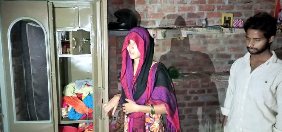 Lakhs stolen by breaking the lock of the house