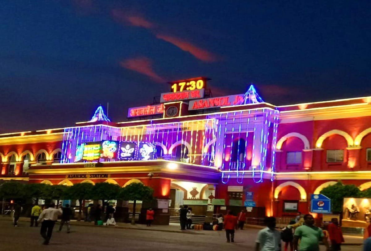 indian railways made railway stations beautiful painting art  mumbai asansol