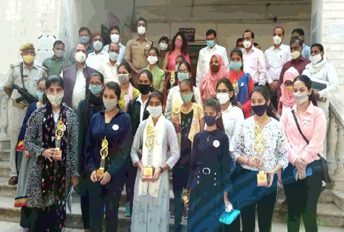 Mission Shakti rampur girls given opportunity to be administrative officers for a day