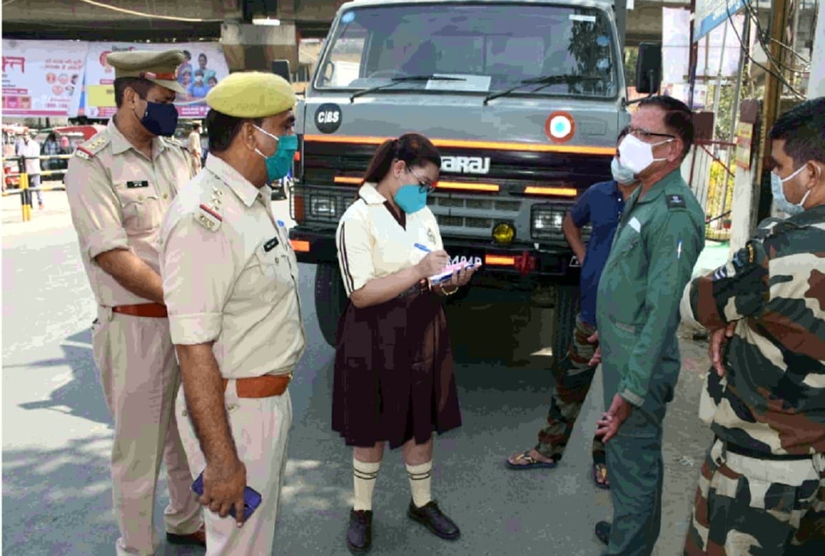 one day Police officer recovered fine of 77 thousand in checking operation challan of air force personnel in rampur see photos