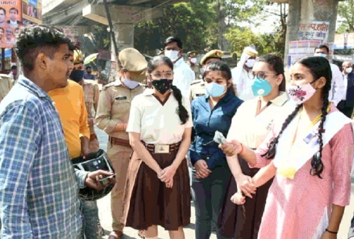 one day Police officer recovered fine of 77 thousand in checking operation challan of air force personnel in rampur see photos