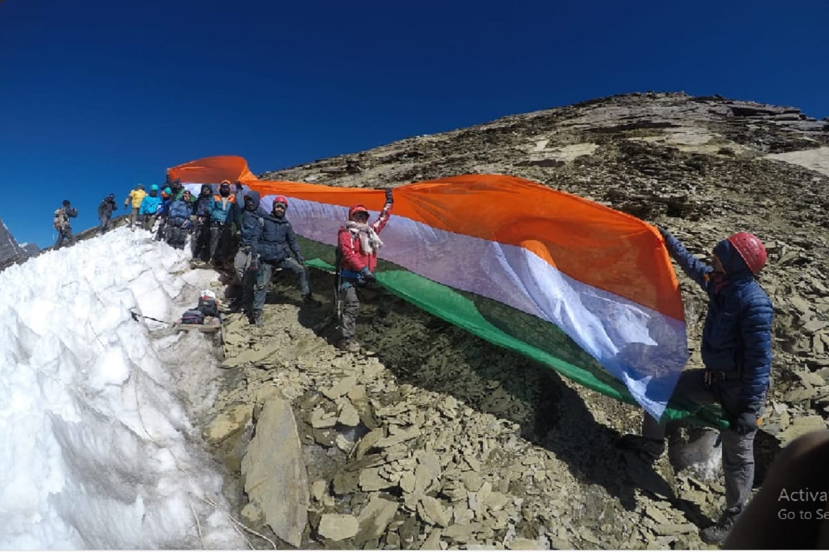 Rihan Ali has hoisted the 50-meter tricolor on Mount Friendship Manali in Himachal Pradesh.