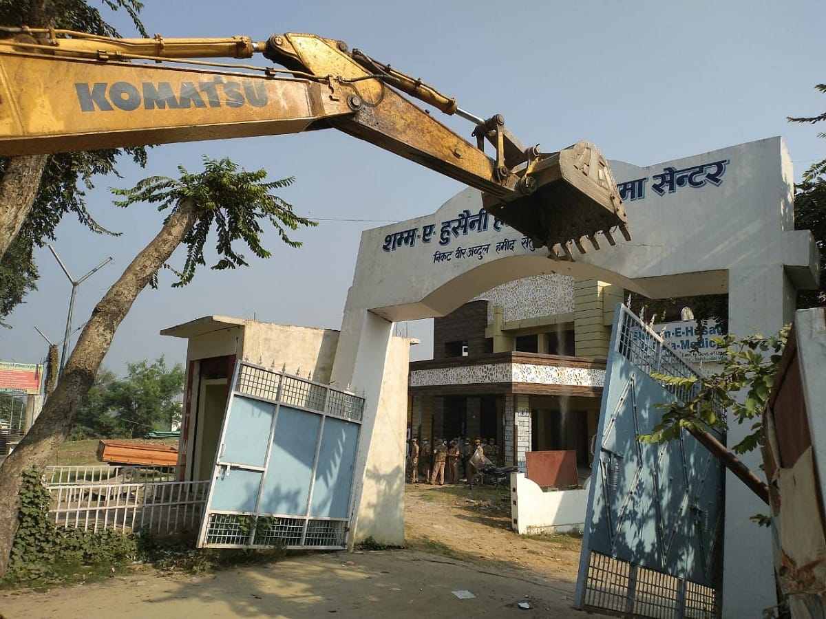 Bulldozer running on Shamm A Hussaini of Ghazipur, entire hospital will collapse soon