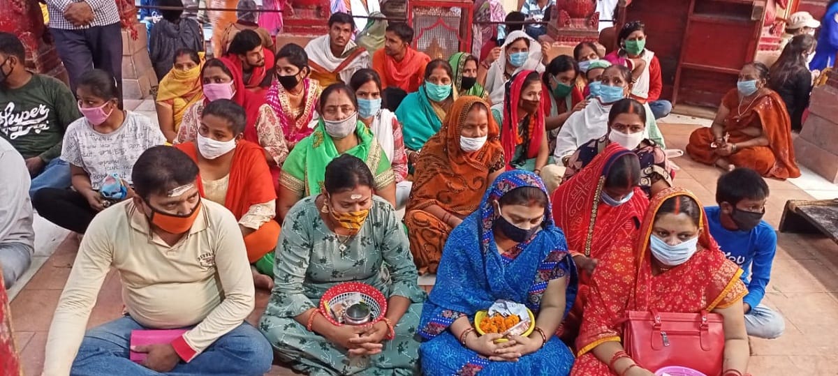 Navratri 2020 Varanasi: crowd of devotees in the court of Maa Annapurna, one or two devotees in Kamakhya Devi temple