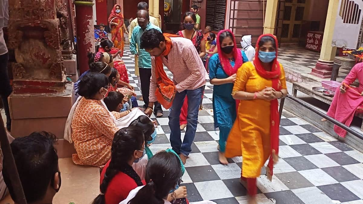 Navratri 2020 Varanasi: crowd of devotees in the court of Maa Annapurna, one or two devotees in Kamakhya Devi temple