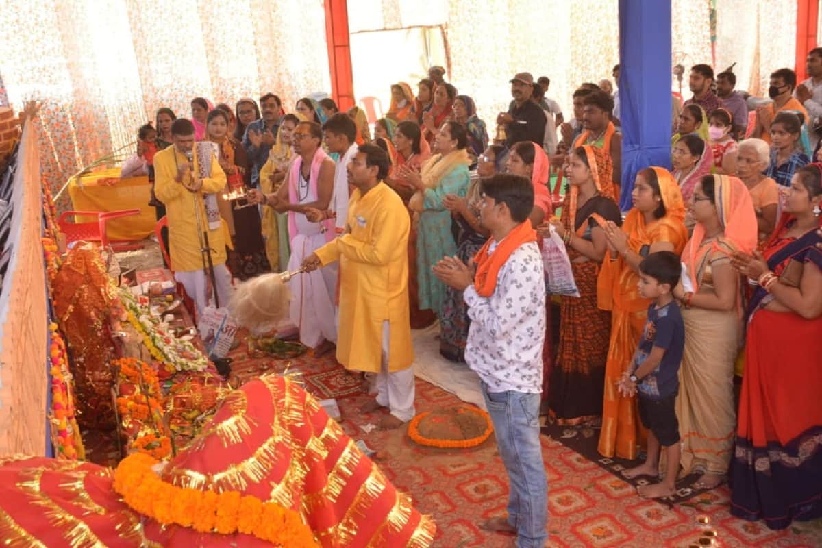 Navratri 2020: Maa Durga kills Corona in Banaras wearing PPE kit to statue, installing idols in pandals