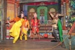 बड़ा बाजार की रामलीला में लक्ष्मण के तीर से ढेर होते मेधनाथ। अमर उजाला