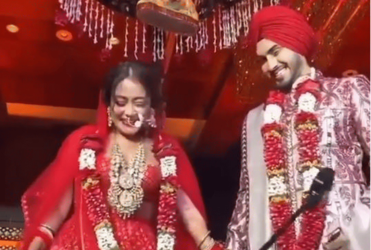 Neha Kakkar and Rohanpreet Singh After Marriage Rituals Plays Finding Ring Game