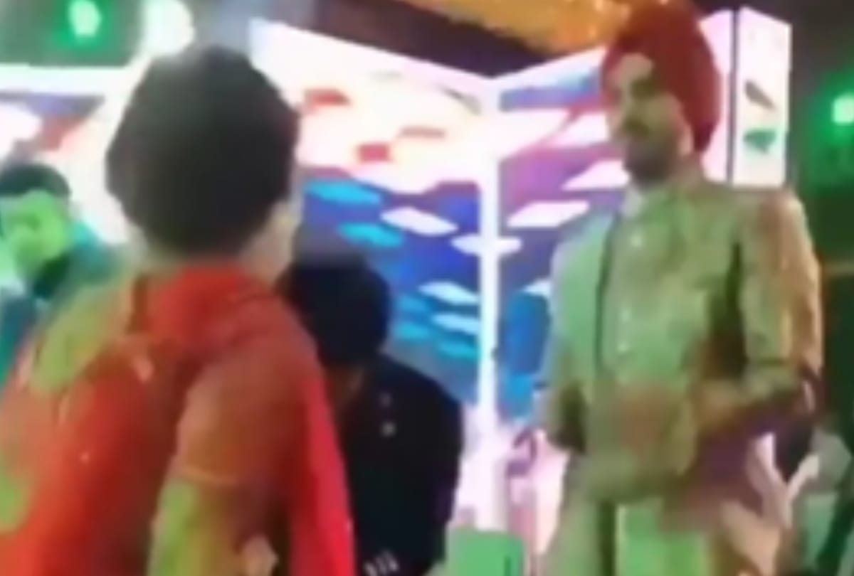 Neha Kakkar Marries Rohapreet Singh singer dance here inside video